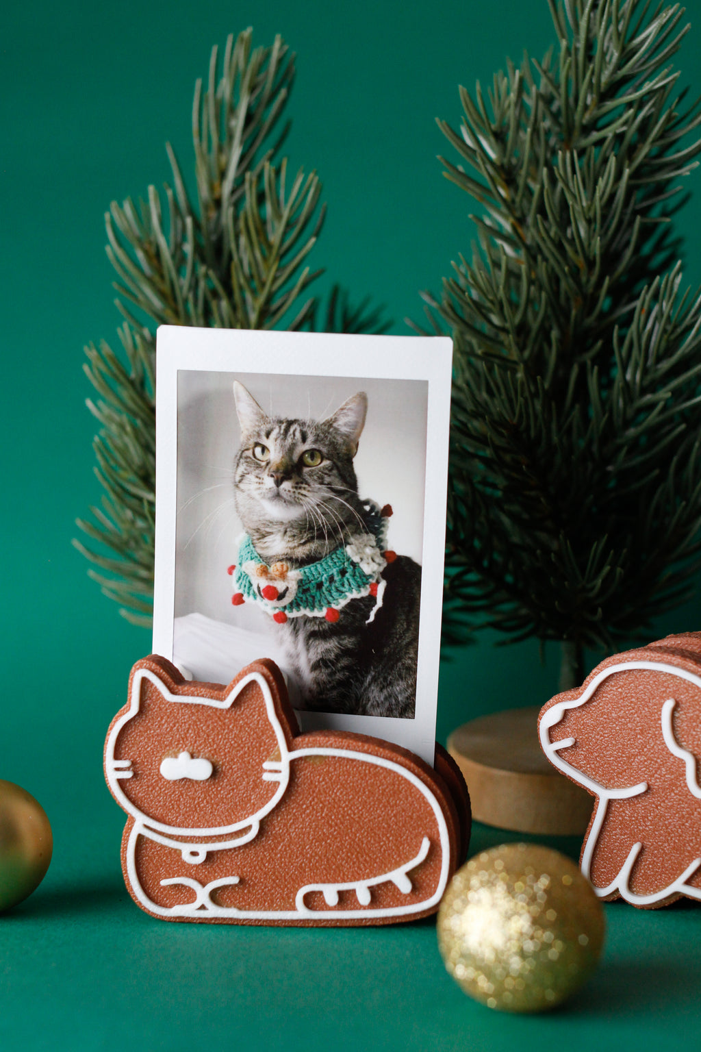 Gingerbread Cookie Cat Magnet Photo Holder